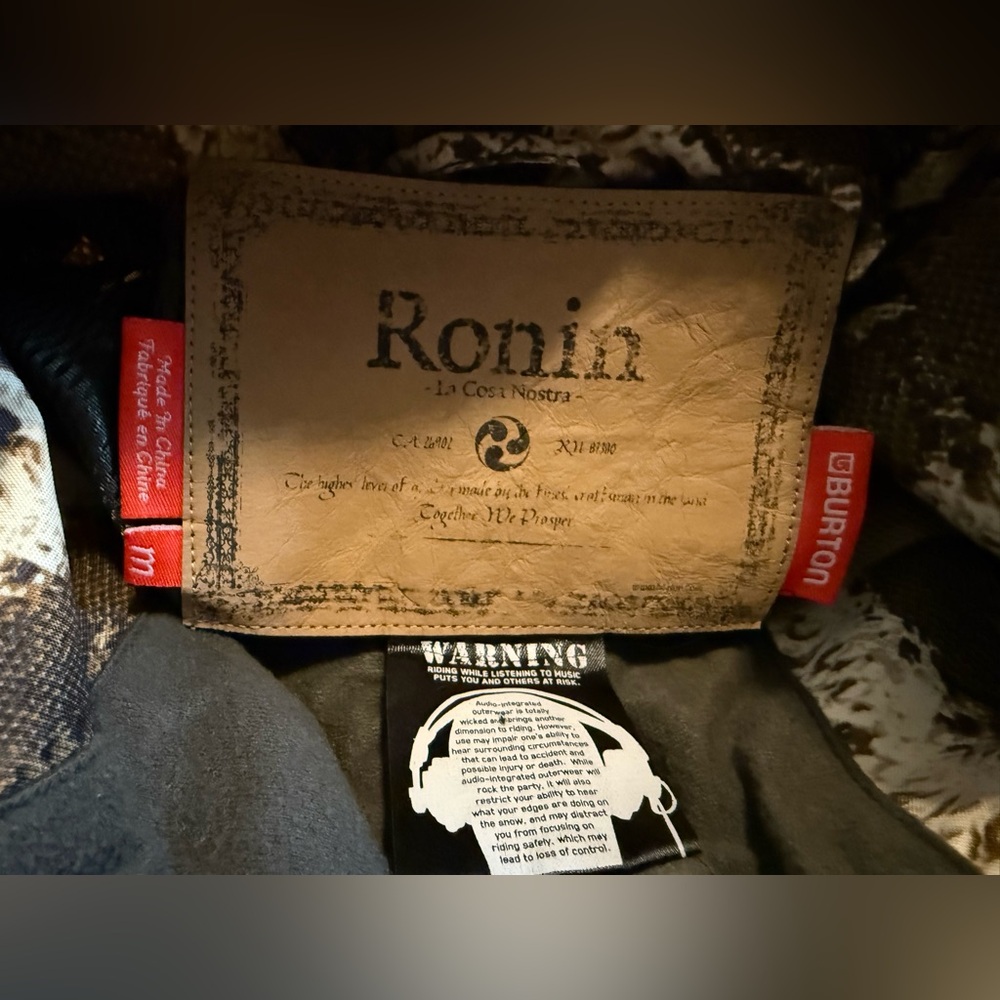 Men’s Burton Ronin 2L Snake Skin Print Snowboard Ski Jacket Size Medium - Picture 8 of 11